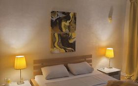 Sunflower Apartment Near Kiev Airport & Railway Station & Center City!