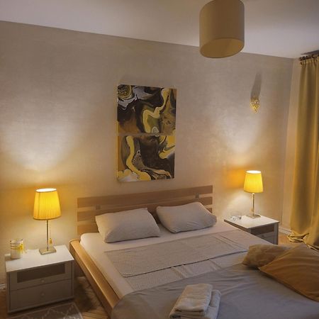 Sunflower Apartment Near Kiev Airport & Railway Station & Center City! Екстер'єр фото