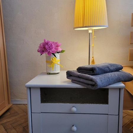 Sunflower Apartment Near Kiev Airport & Railway Station & Center City! Екстер'єр фото