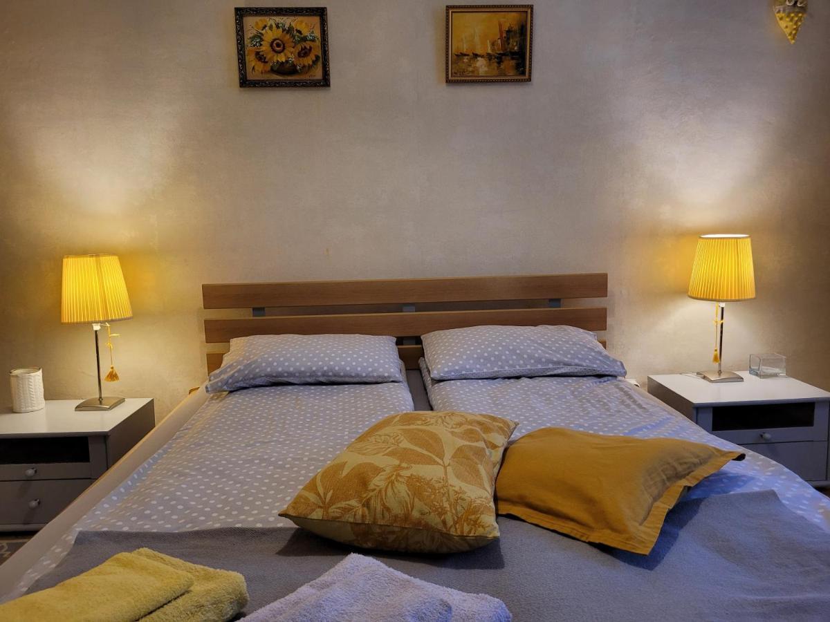 Sunflower Apartment Near Kiev Airport & Railway Station & Center City! Екстер'єр фото