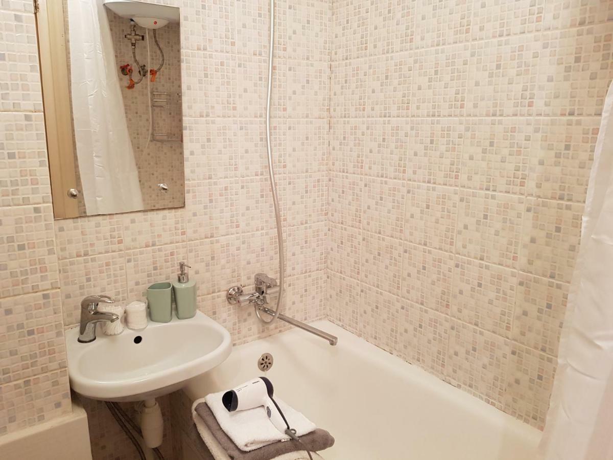 Sunflower Apartment Near Kiev Airport & Railway Station & Center City! Екстер'єр фото