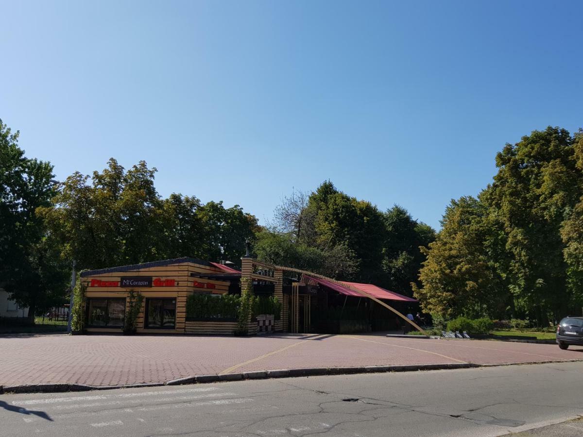 Sunflower Apartment Near Kiev Airport & Railway Station & Center City! Екстер'єр фото